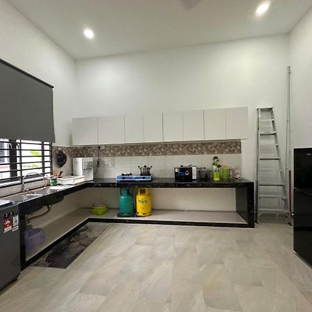 Homestay Kemaman Fyna08 Semi-D, 4 Bedrooms Dekat Pantai كِجال المظهر الخارجي الصورة