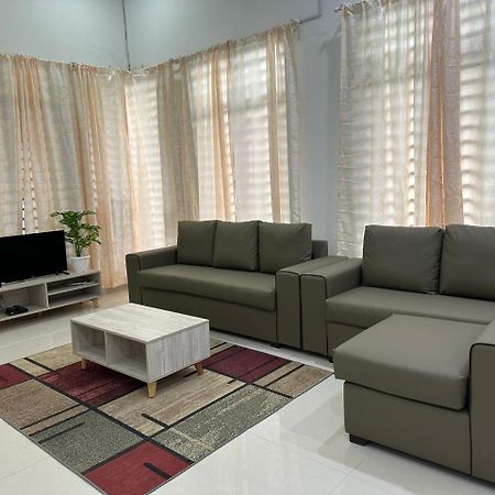 Homestay Kemaman Fyna08 Semi-D, 4 Bedrooms Dekat Pantai كِجال المظهر الخارجي الصورة