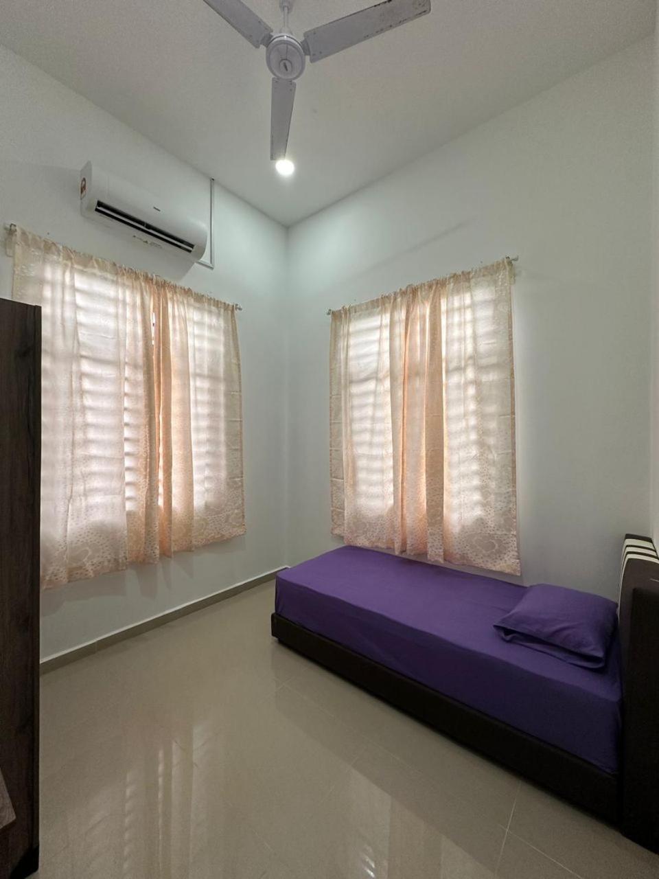 Homestay Kemaman Fyna08 Semi-D, 4 Bedrooms Dekat Pantai كِجال المظهر الخارجي الصورة