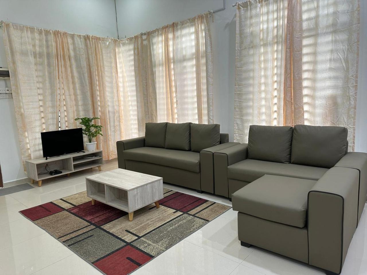 Homestay Kemaman Fyna08 Semi-D, 4 Bedrooms Dekat Pantai كِجال المظهر الخارجي الصورة